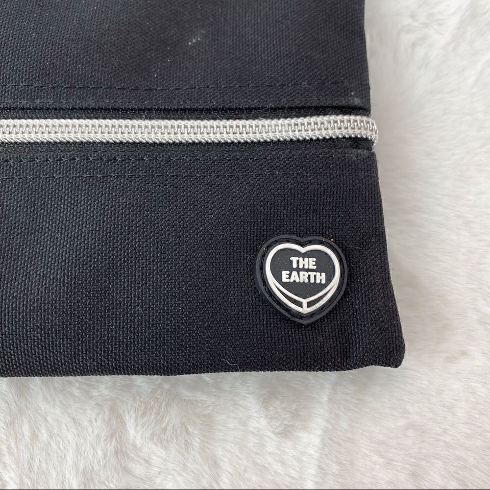 Innisfree x Heidenei Black Cosmetic Travel Bag - Picture 6 of 11